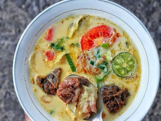 Sop Gurame Mbak Lili: Rahasia Rasa yang Bikin Warga Cilacap Rela Antre